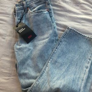 Levi’s premium wedgie straight 27x26 NWT